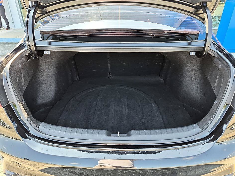 Used 2022 Black Kia LXS image 29