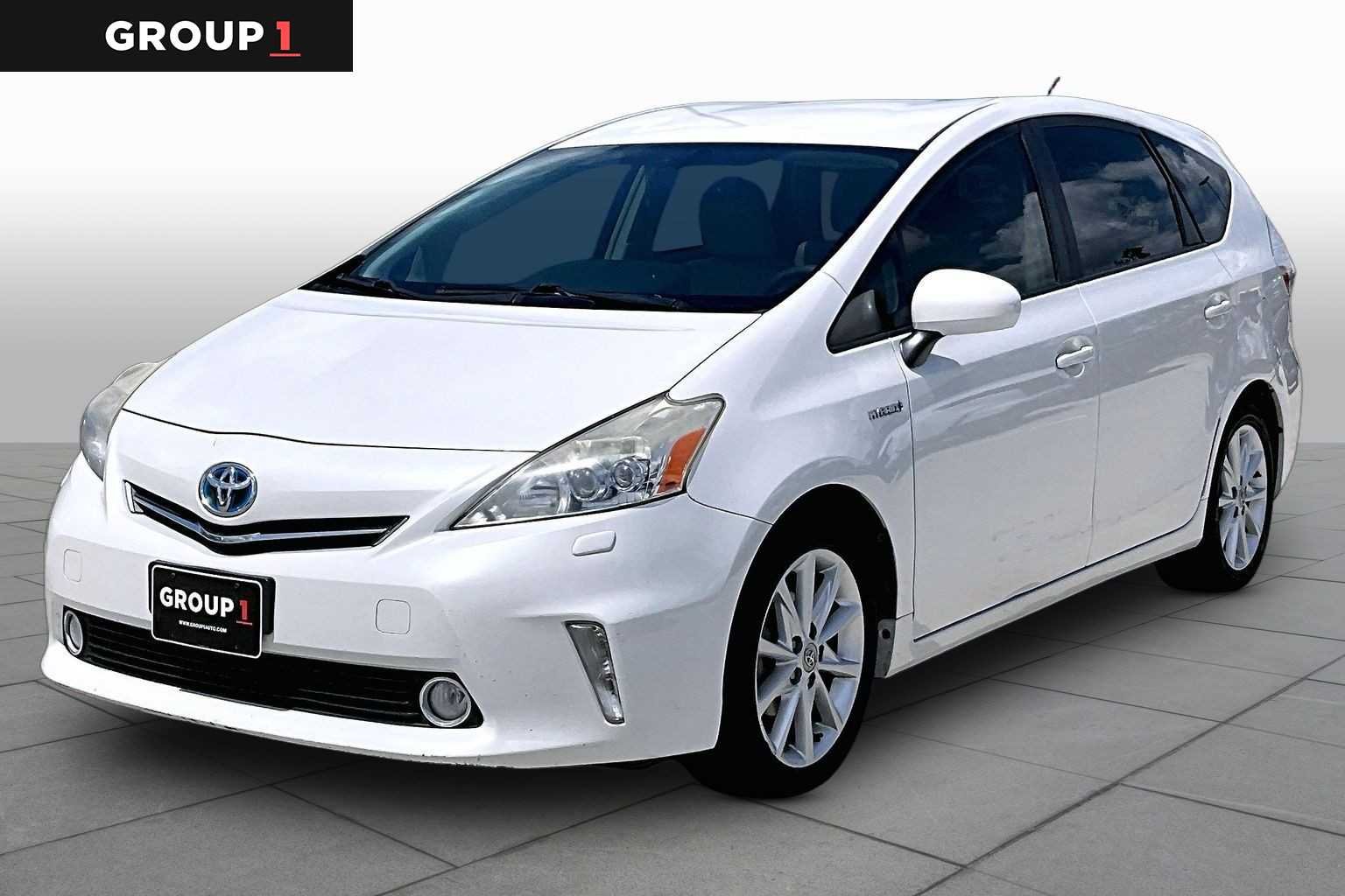 2012 Toyota Prius v Five's photo