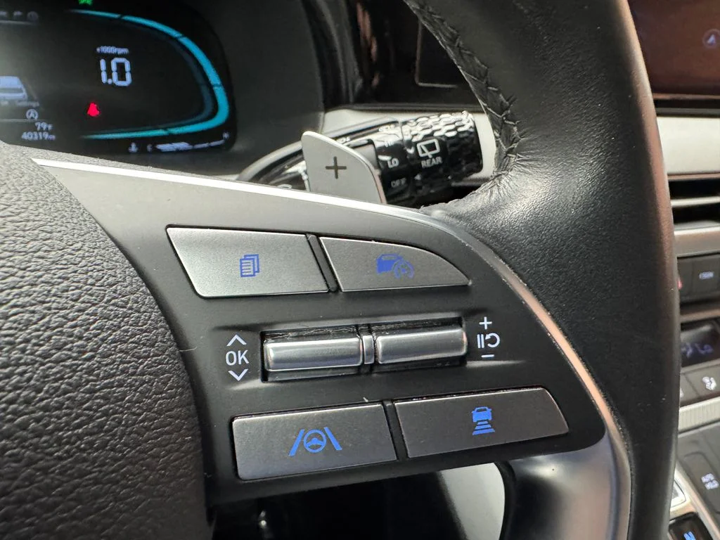 Certified Used 2025 Moonlight Hyundai SEL image 15