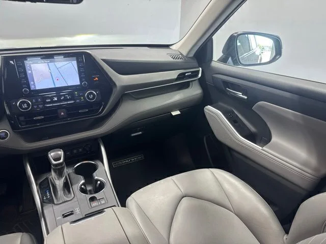 Used 2021  Toyota XLE image 21