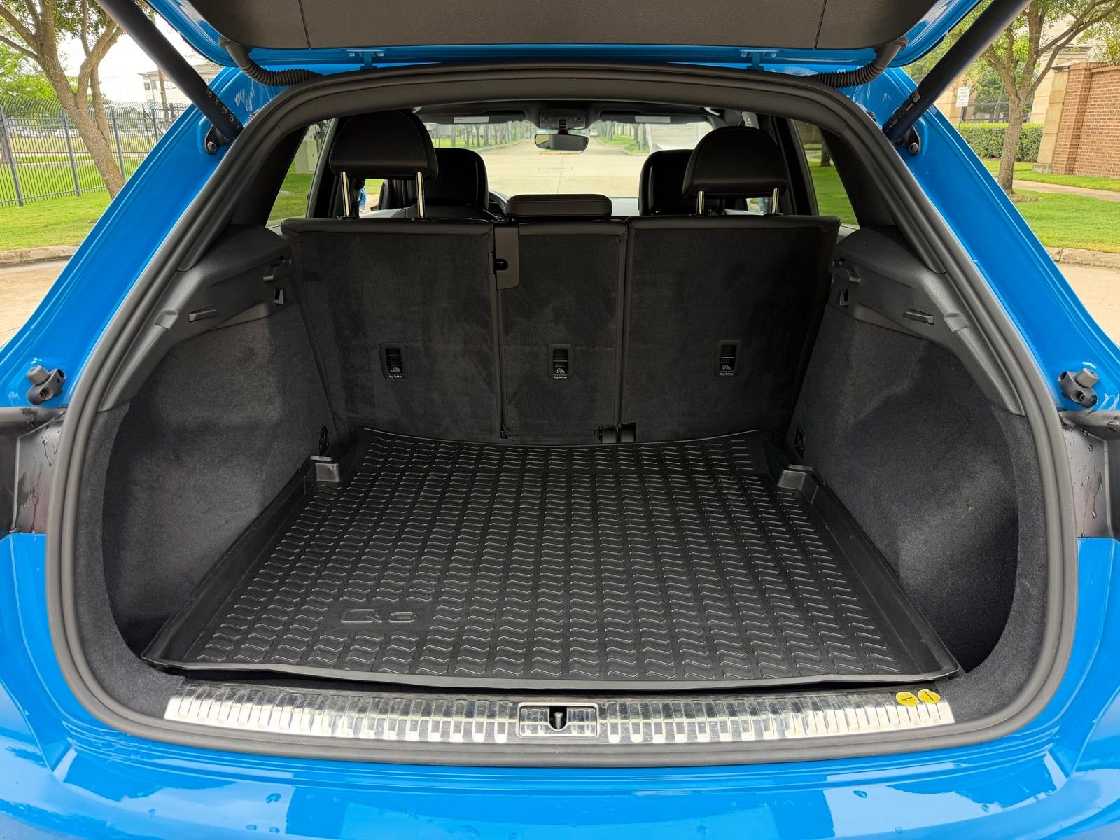 Used 2022 Blue Audi  image 17