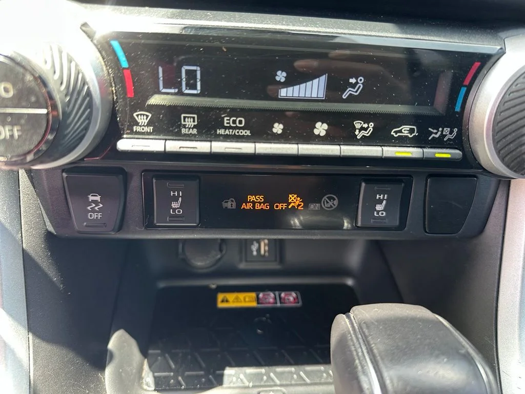 2023 Toyota RAV4 XSE - Photo 19