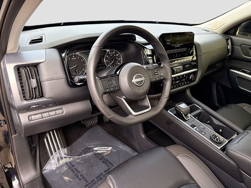 Used 2025 Super Black Nissan SL image 9