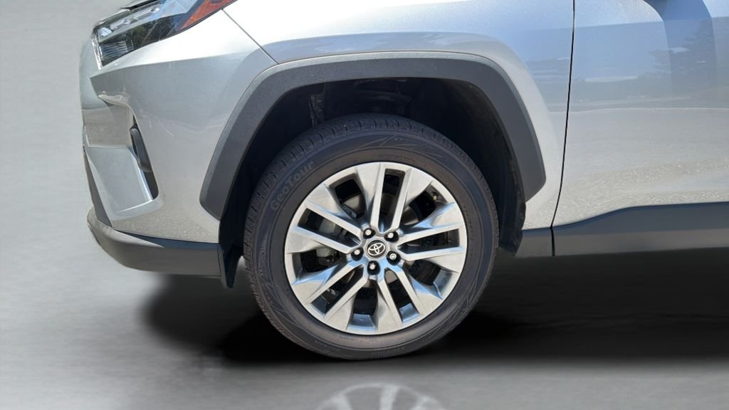 Used 2022 Silver Toyota XLE Premium image 40