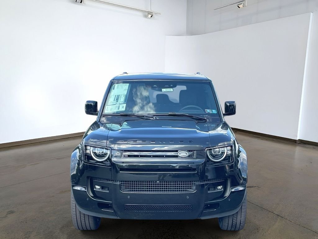New 2026 Santorini Black Land Rover X-Dynamic SE image 2