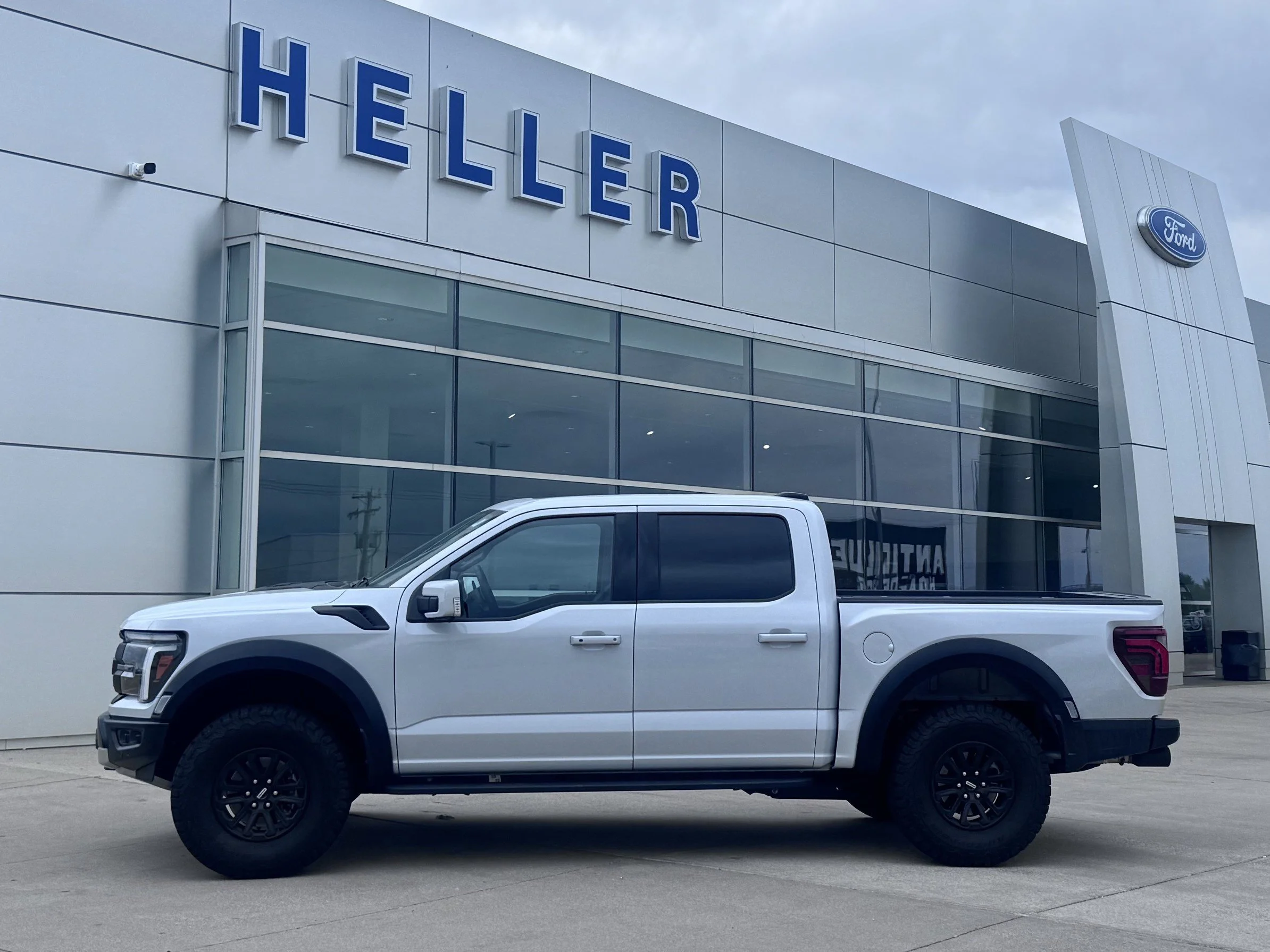 Used 2025 Space White Metallic Ford Raptor image 3