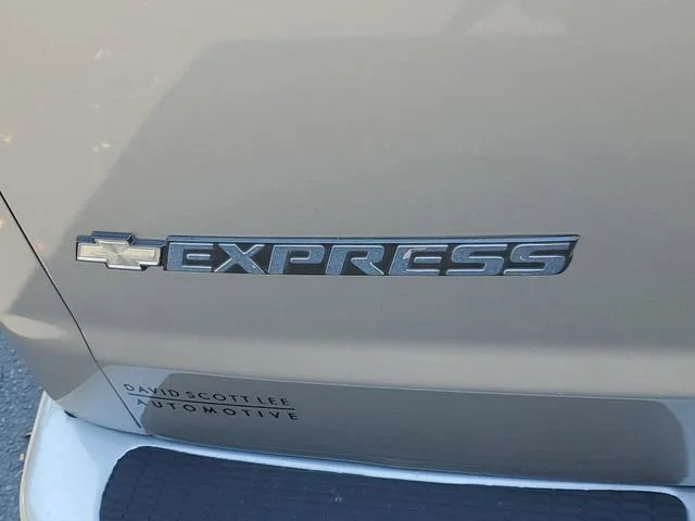 Used 2022 Silver Ice Metallic Chevrolet WT image 31