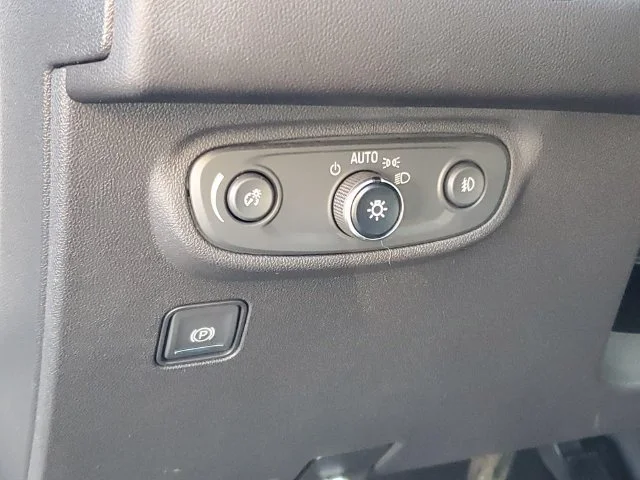 Used 2022 DESERT SAND METALLIC GMC AT4 image 18