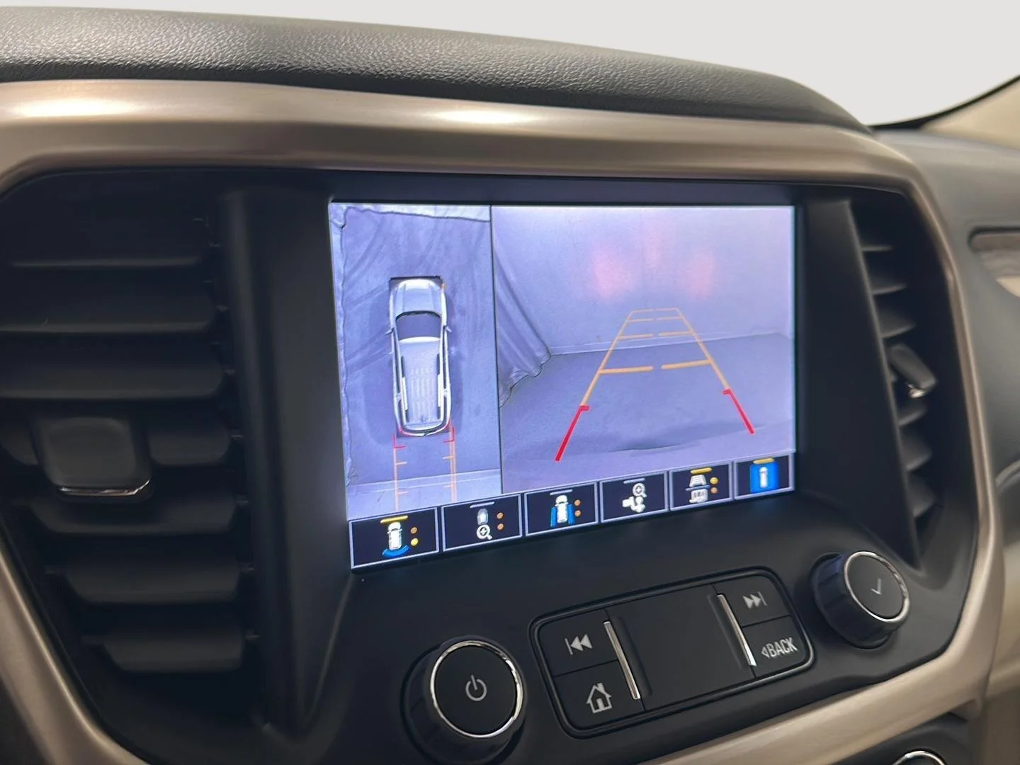 Used 2023 White Frost Tricoat GMC Denali image 14