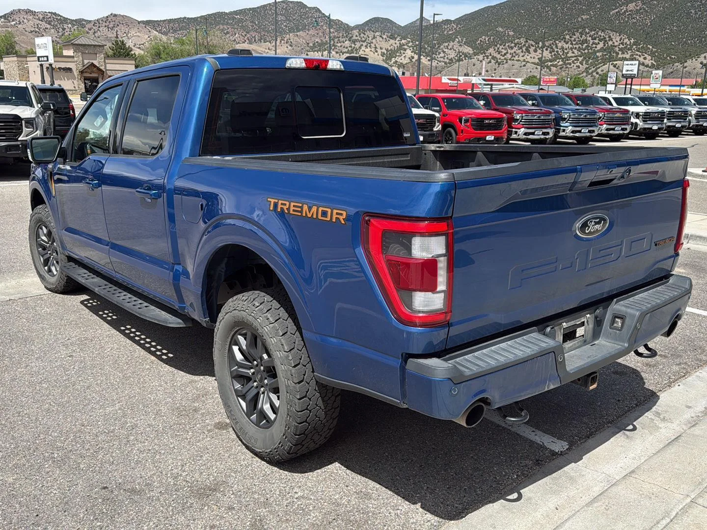 Used 2022 Atlas Blue Ford Tremor image 4
