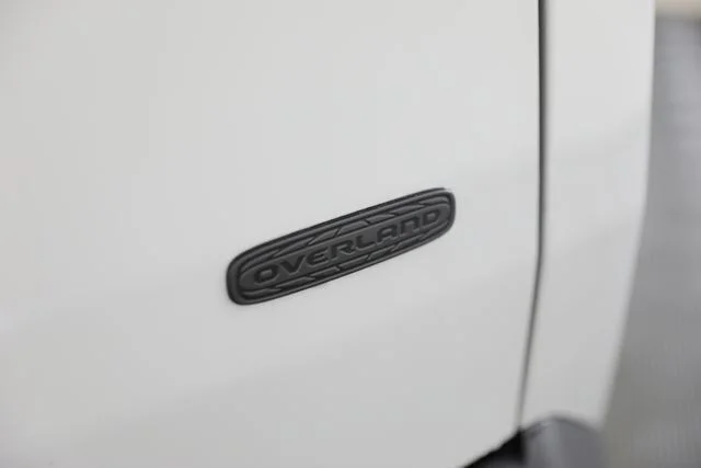 New 2026 Bright White Clear-Coat Exterior Paint Jeep Overland image 32