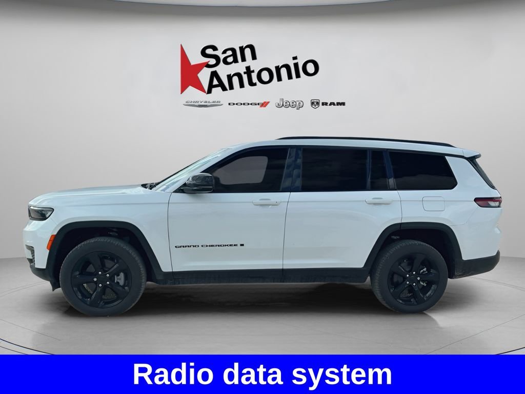 New 2025 Bright White Clear-Coat Exterior Paint Jeep Limited image 7