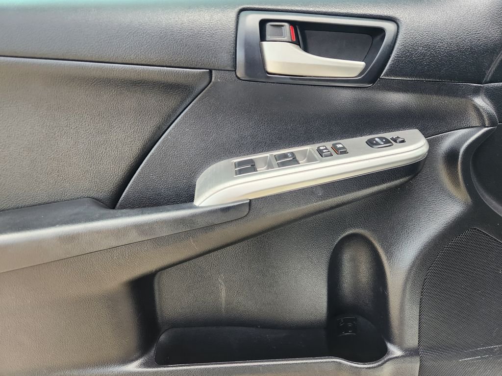 Used 2014 Blizzard Pearl Toyota SE image 22