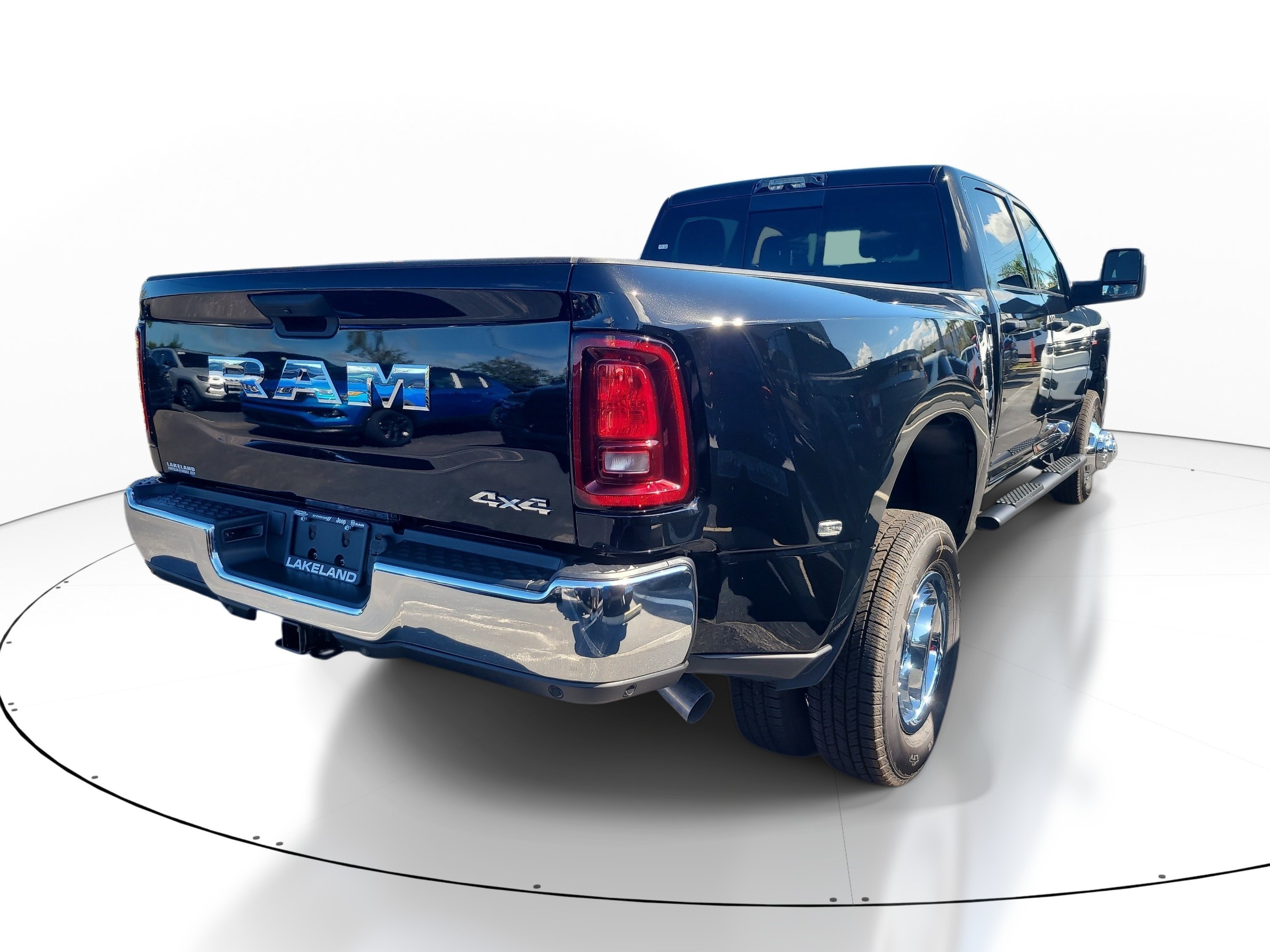 New 2027 Diamond Black Crystal Pearl-Coat Exterior Paint RAM Tradesman image 5