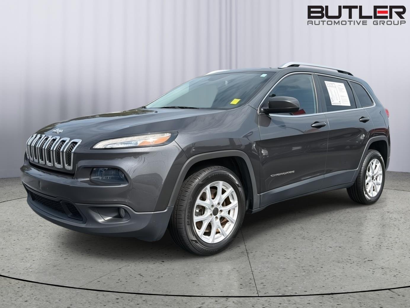 Used 2016 Granite Crystal Metallic Clearcoat Jeep Latitude image 2
