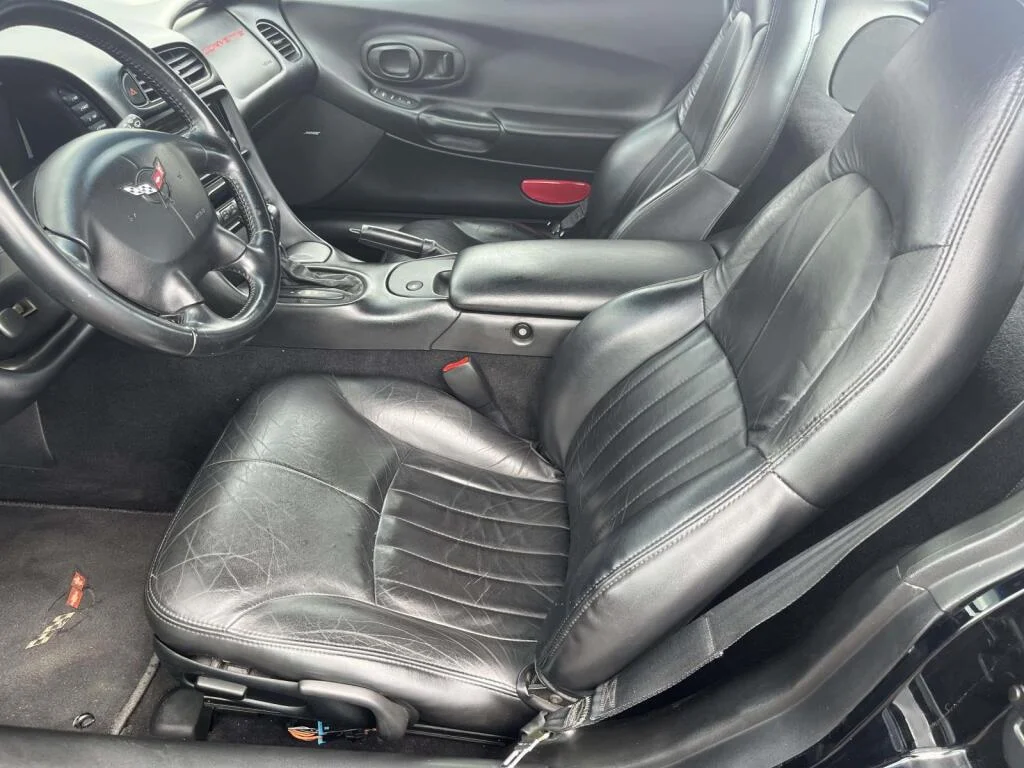 Used 2000 Black Chevrolet  image 14
