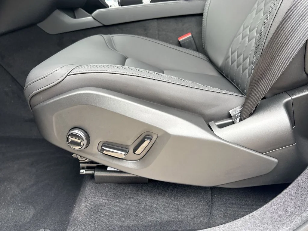 New 2026 Crystal White Volvo Plus image 12