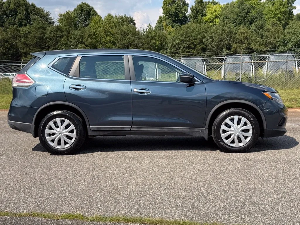 Used 2014 Blue Nissan S image 28