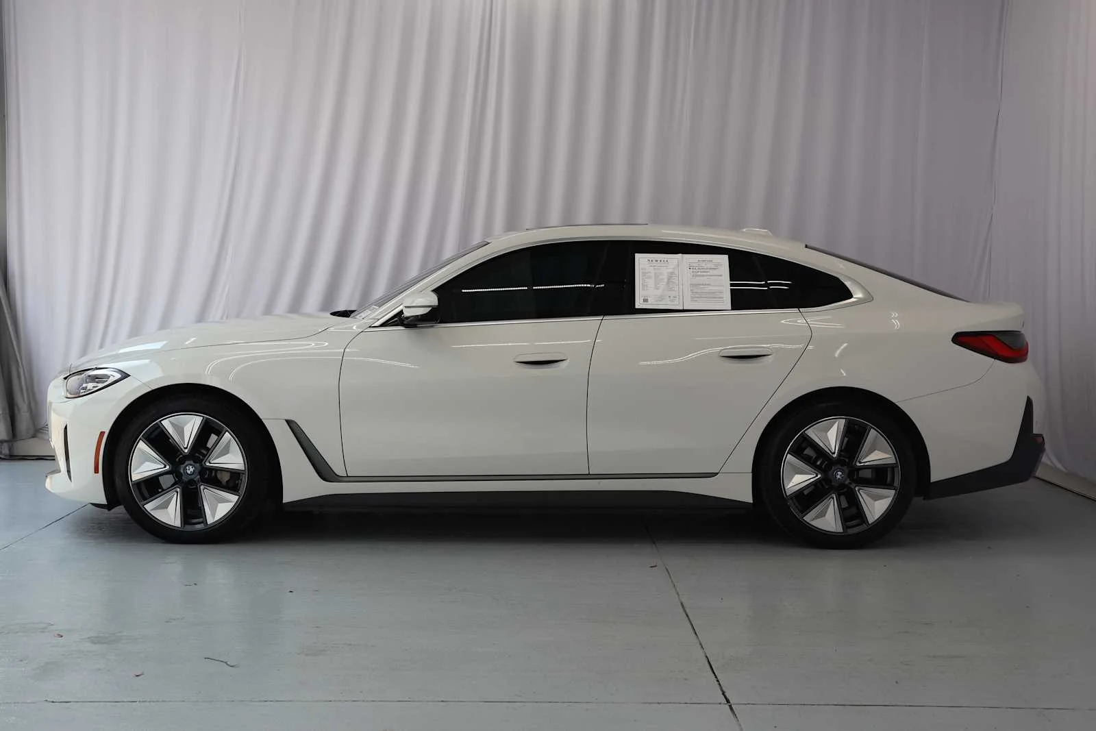 Used 2023 Alpine White BMW eDrive35 image 8