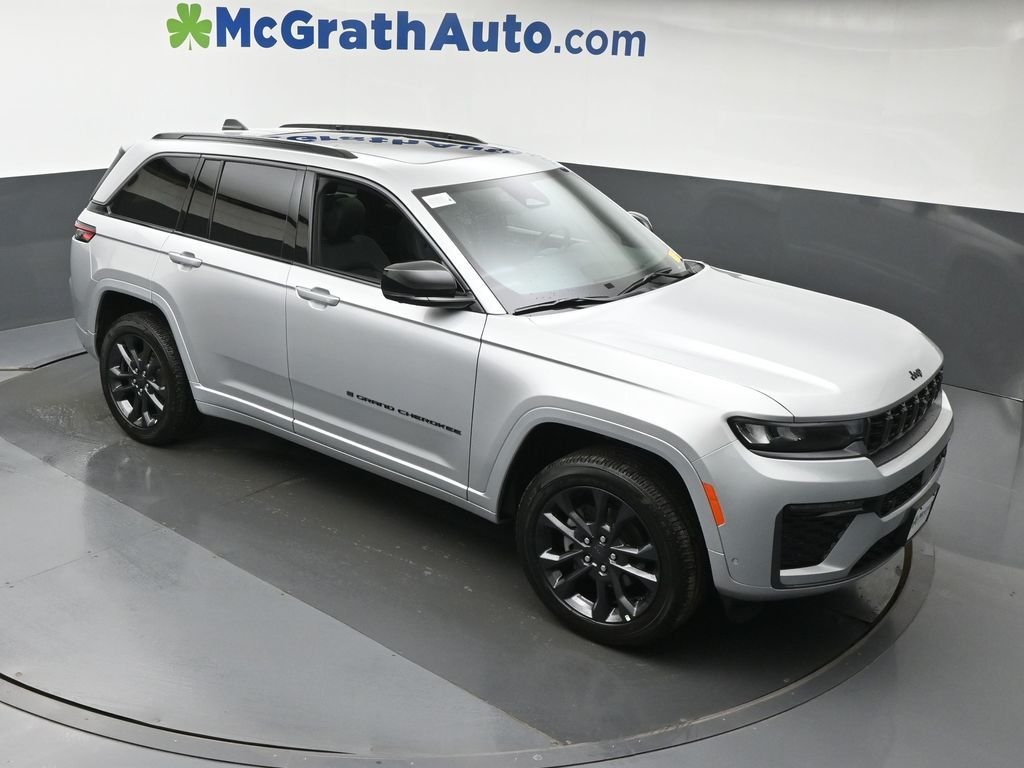 New 2026 Silver Zynith Exterior Paint Jeep Limited Reserve image 3