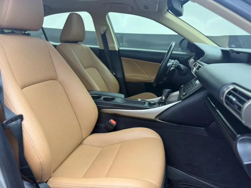 2016 Lexus IS 200t - Photo 20