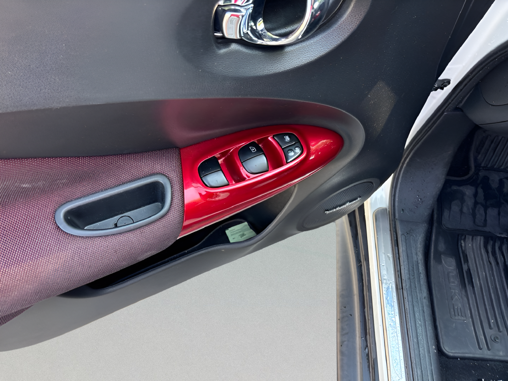 Used 2013 White Nissan SL image 19