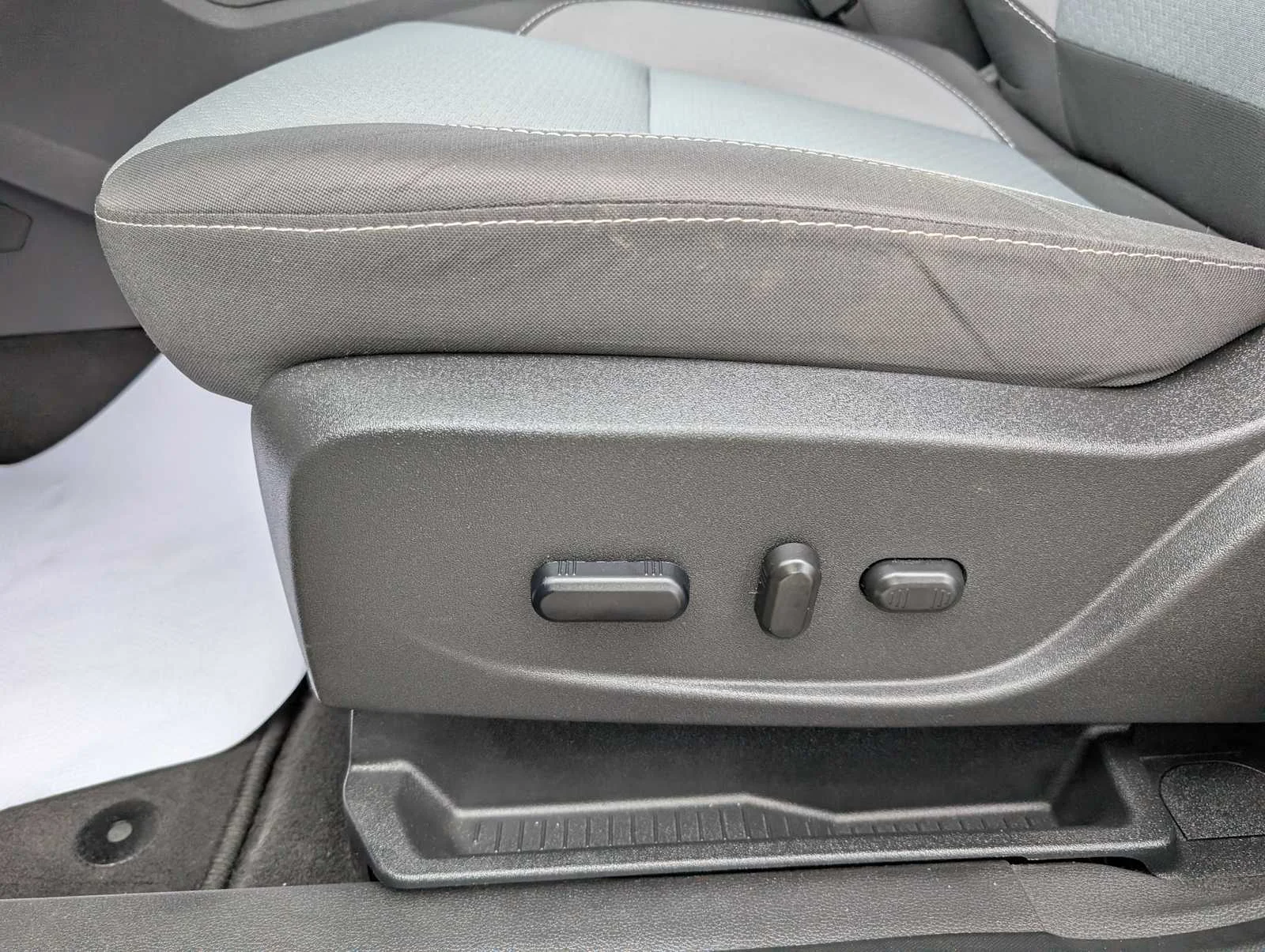 Used 2018 Shadow Black Ford SE image 37