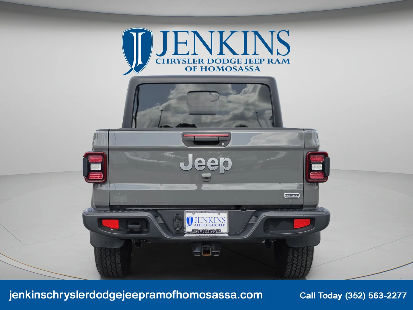 Used 2023 Sting-Gray Clearcoat Jeep Overland image 6