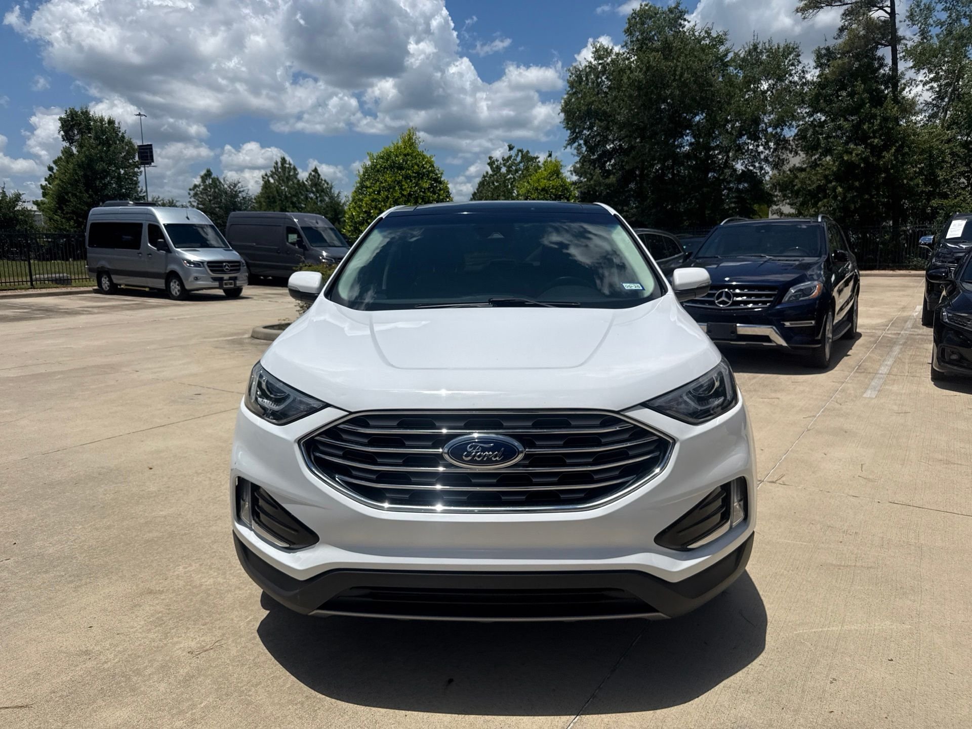 Used 2019 Oxford White Ford SEL image 2