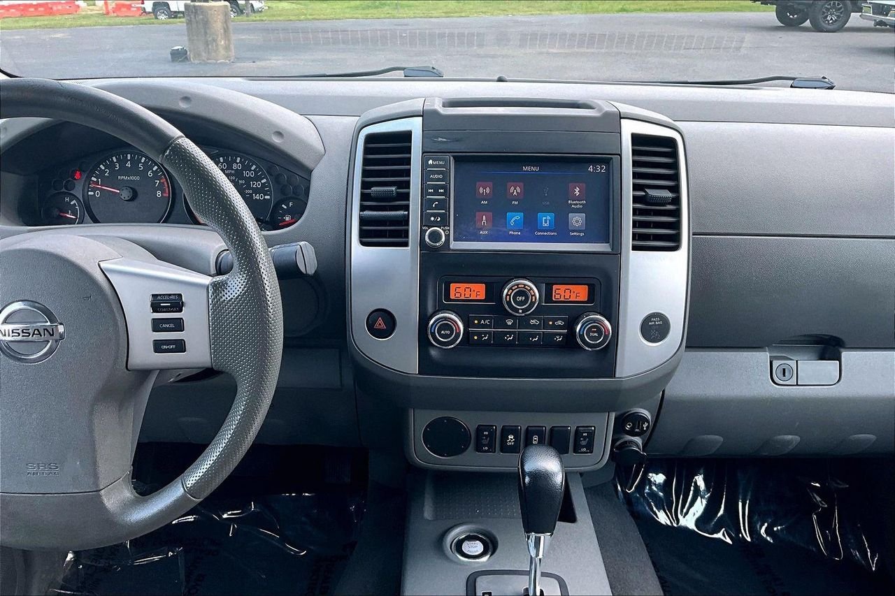 Used 2020 Glacier White Nissan Crew Cab SV 4x2 image 13