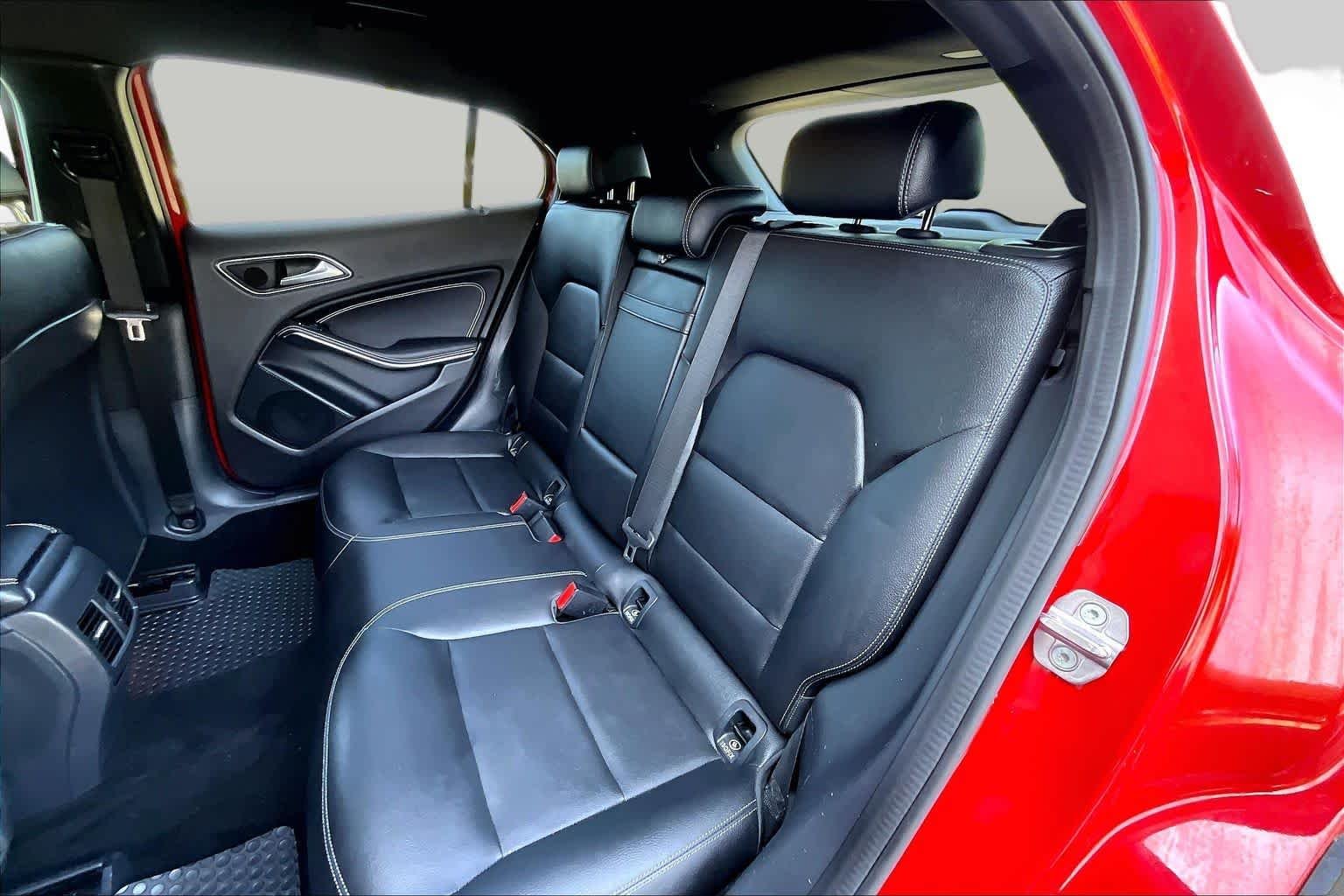 Used 2018 Jupiter Red Mercedes-Benz GLA 250 image 21