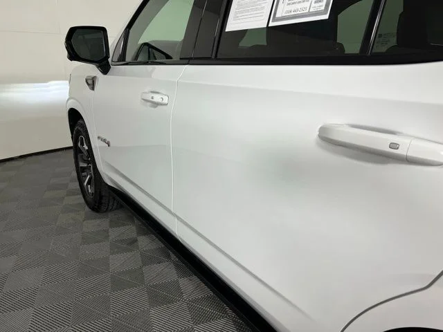 Used 2025 White GMC AT4 Ultimate image 10