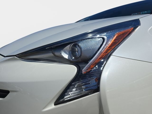 Used 2016 White Toyota Three Touring image 33