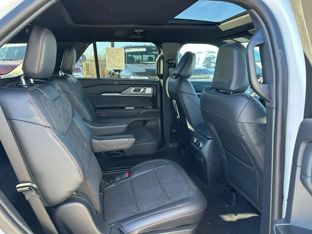 New 2026 Star White Metallic Tri-Coat Ford ST image 4