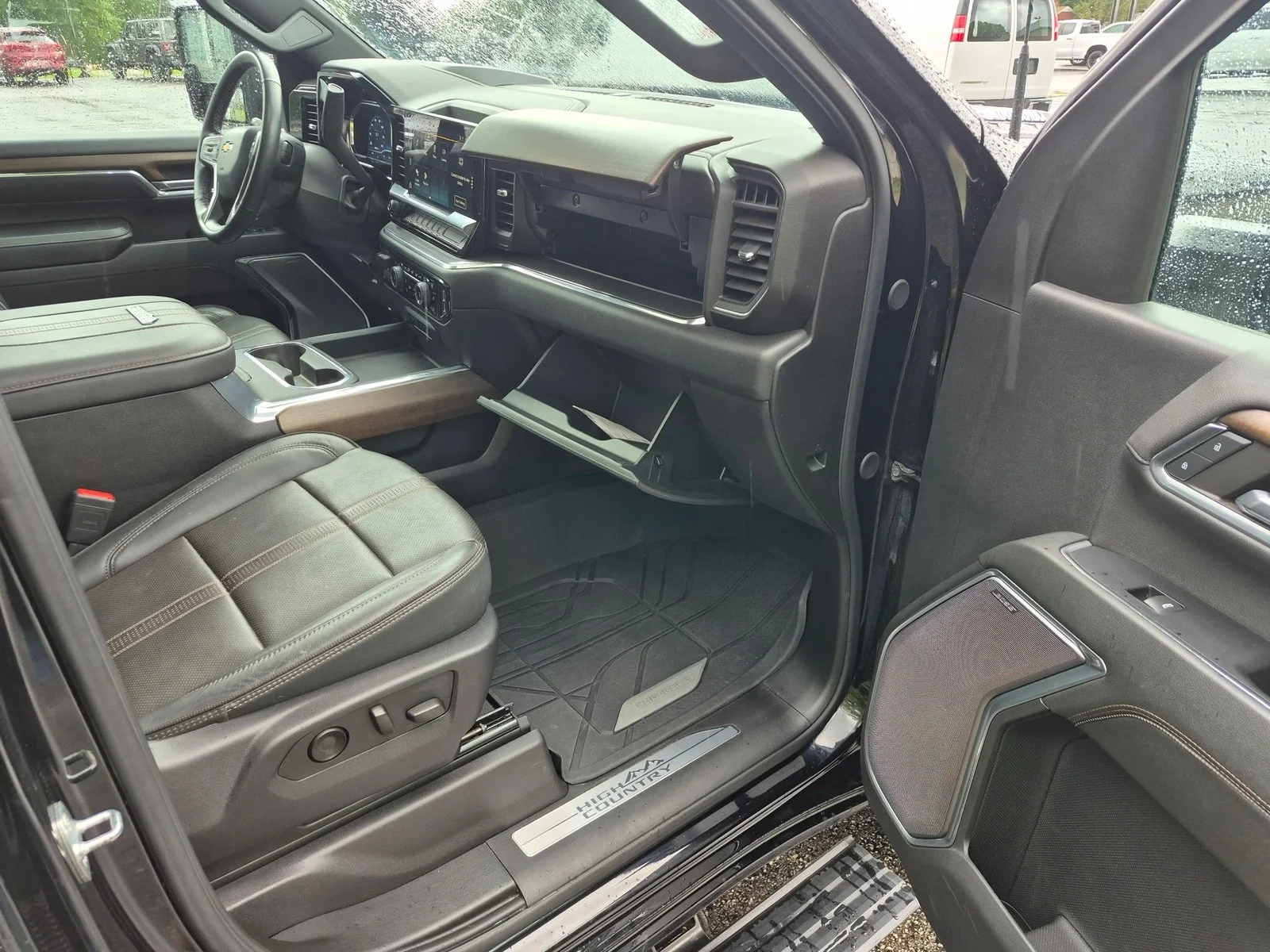 Used 2024 Black Chevrolet High Country image 7