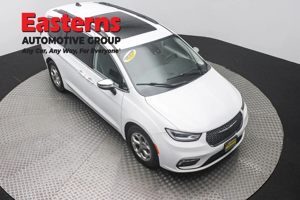 Used 2023 White Chrysler Limited image 3