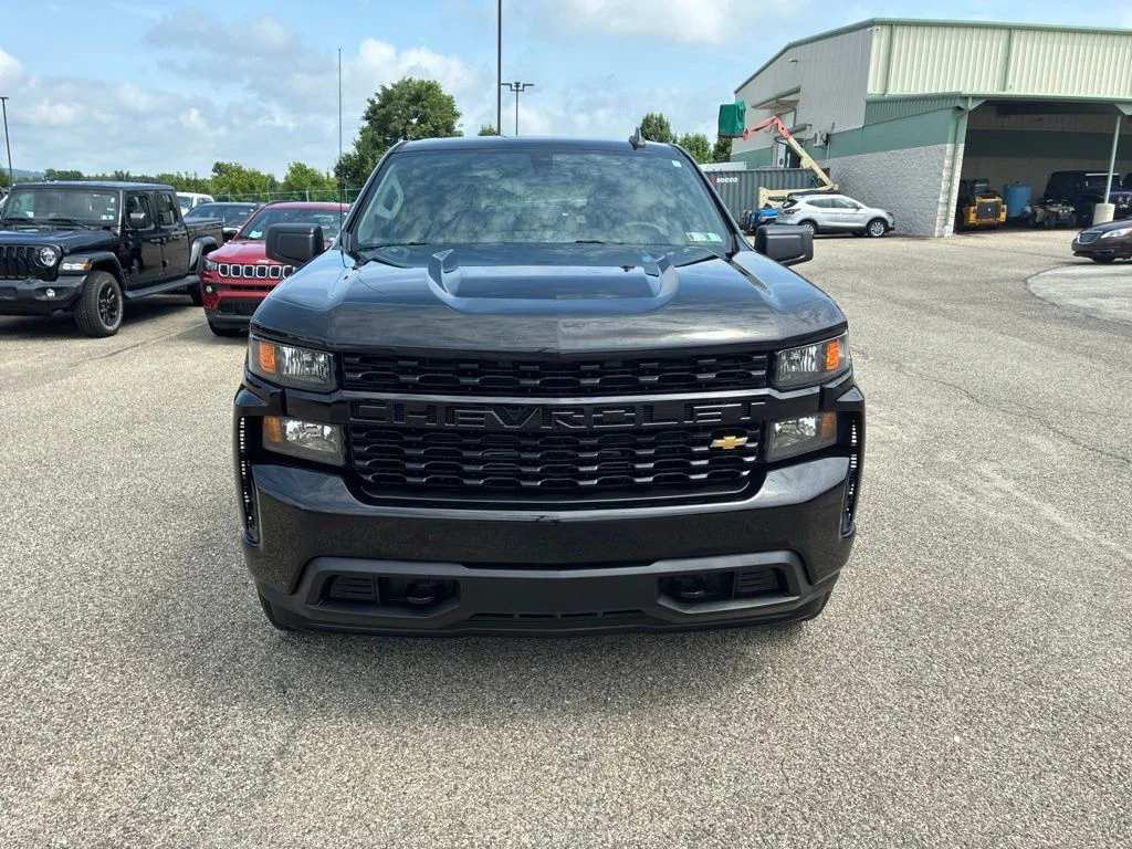 Used 2022 Black Chevrolet Custom image 8