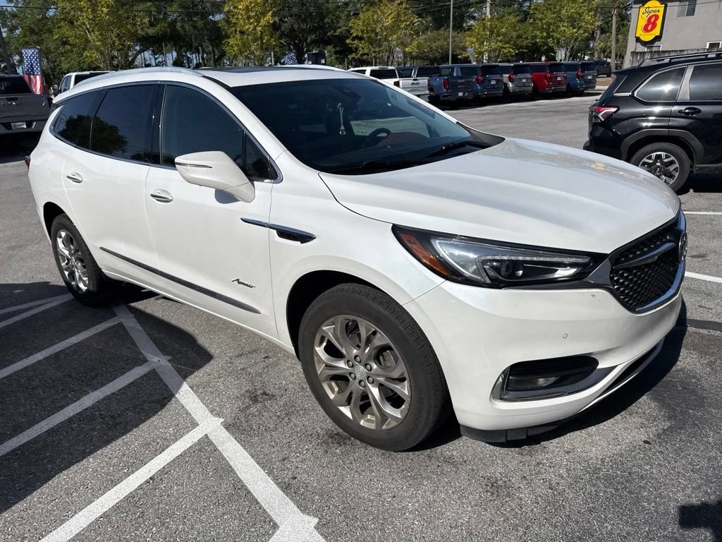 Used 2020 WHITE FROST TRICOAT Buick Avenir image 3