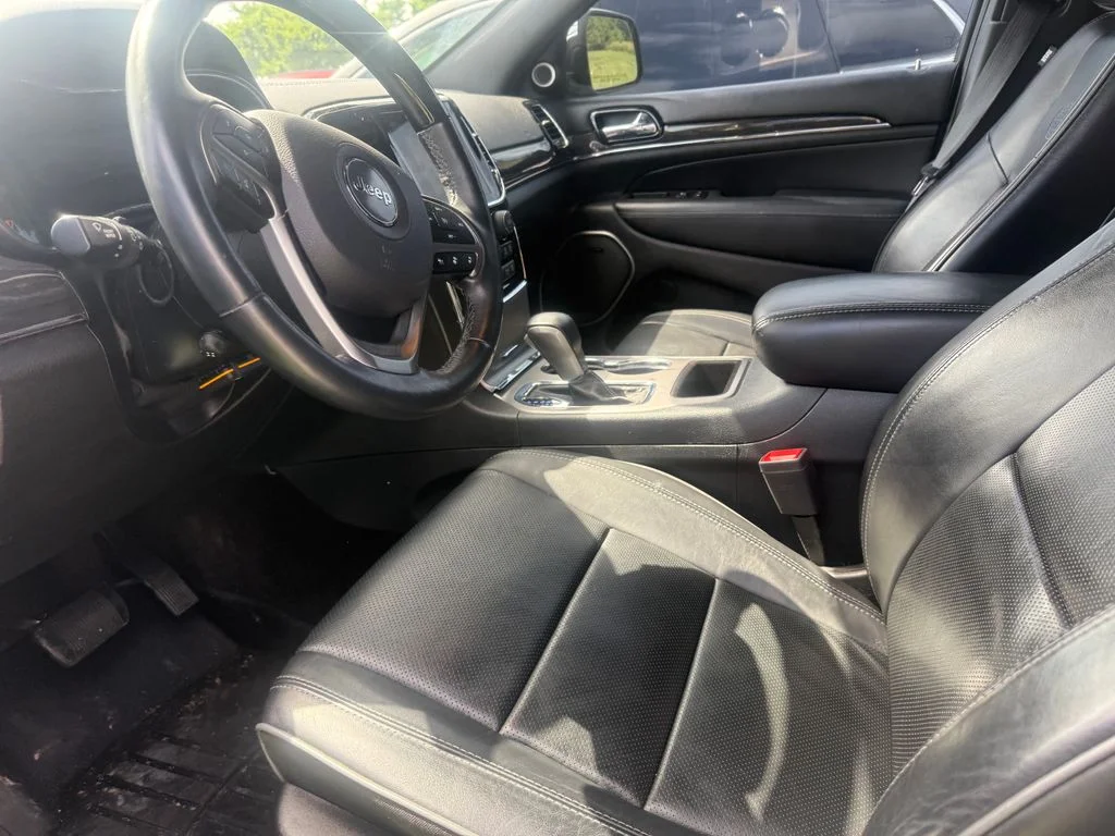 Used 2019 Off-white Jeep Overland image 4