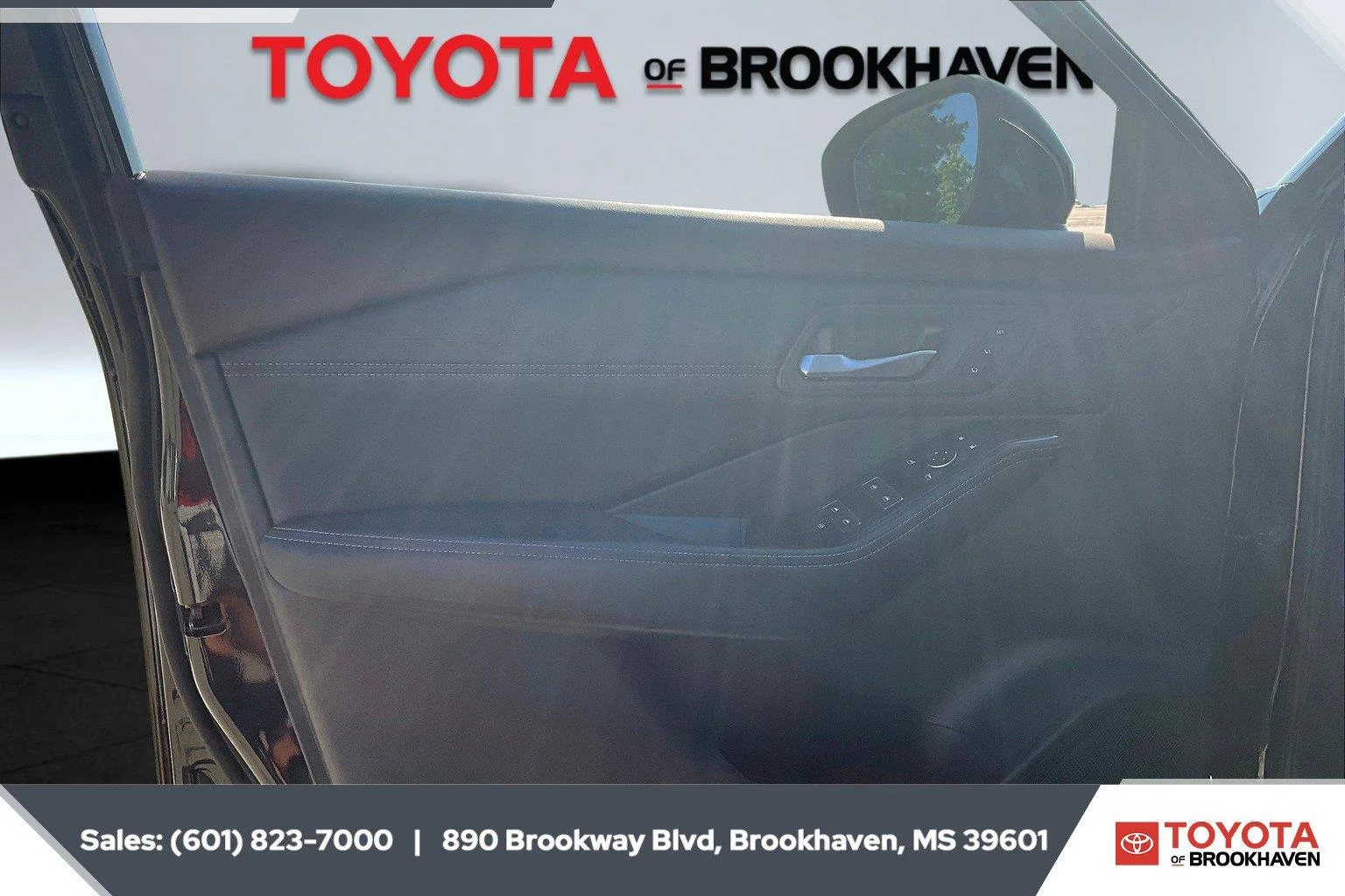 Used 2023 Super Black Nissan SL image 17