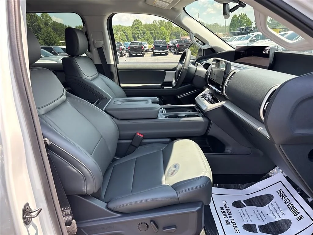 New 2027 Star White Metallic Tri-Coat Ford Active image 11