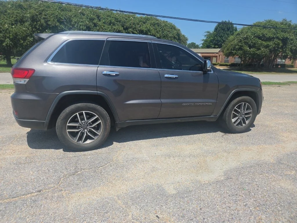 Used 2020 Gray Jeep Limited image 18