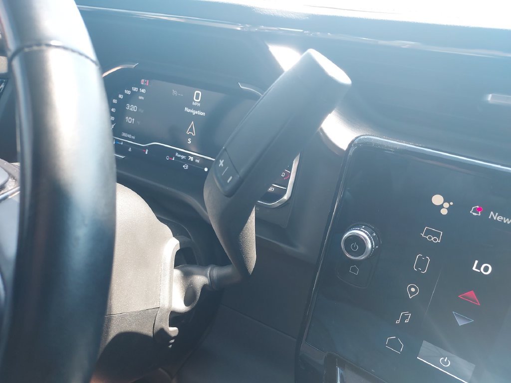 Used 2024 White GMC AT4 image 25