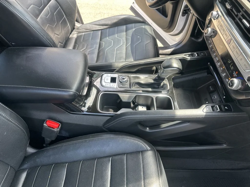 Used 2022 White Kia SX image 39