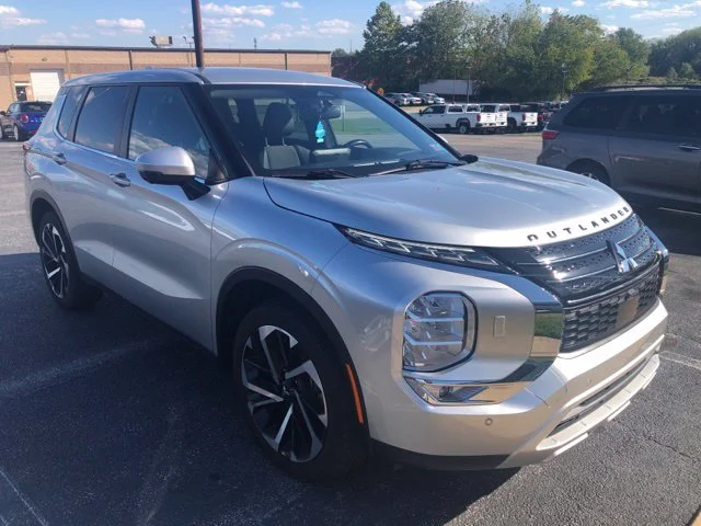 2023 Mitsubishi Outlander SE Special Edition