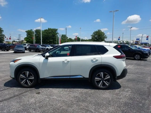 Used 2023 White Nissan SL image 9