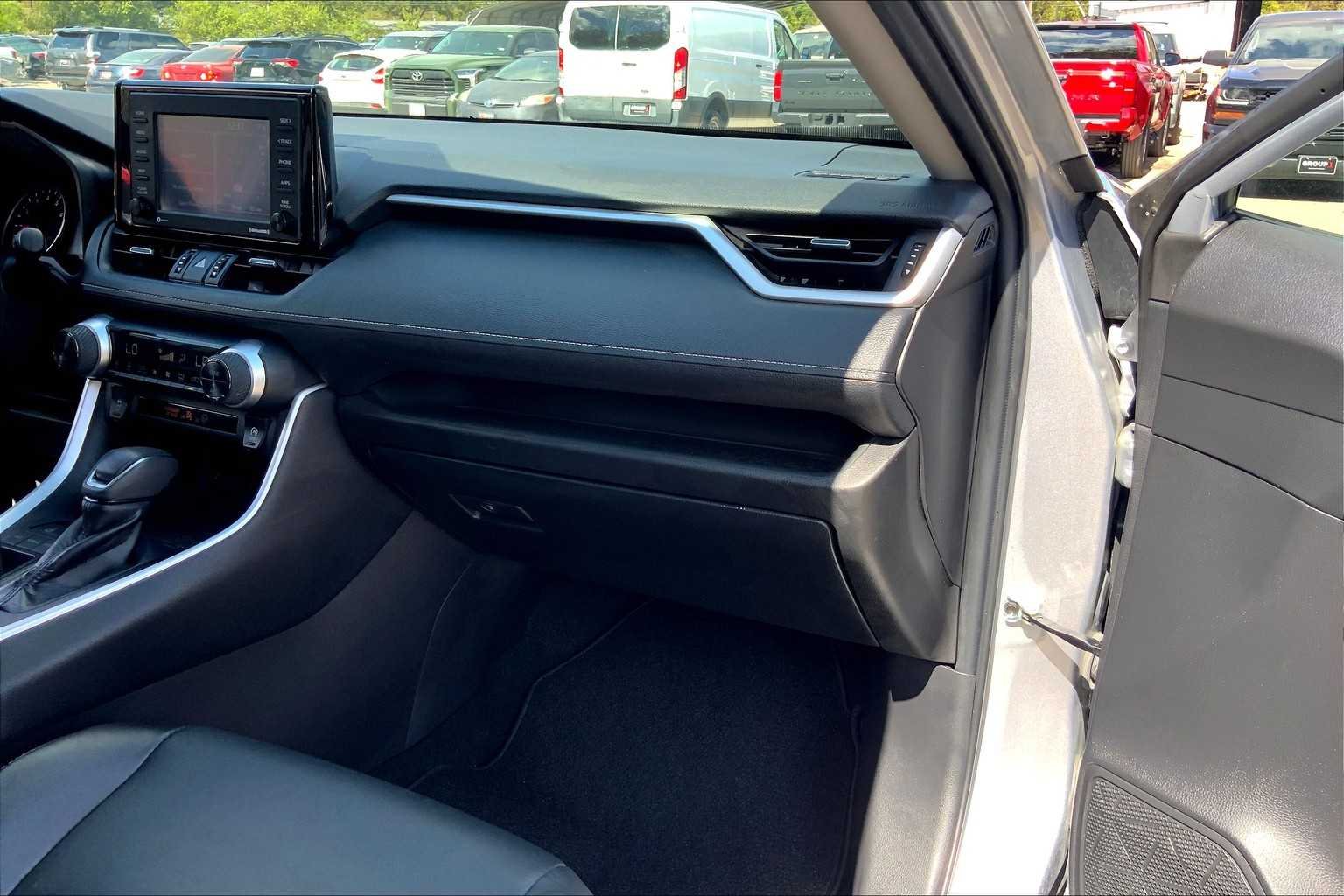 Used 2022 Silver Sky Metallic Toyota XLE Premium image 18