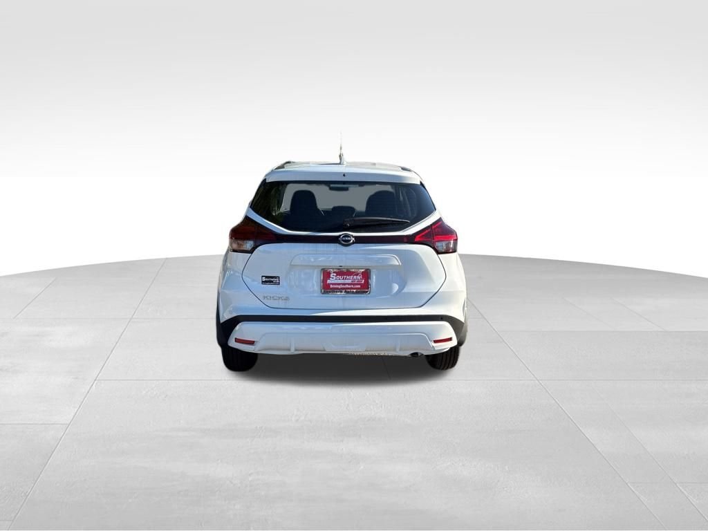 2025 Nissan Kicks Play S photo 3