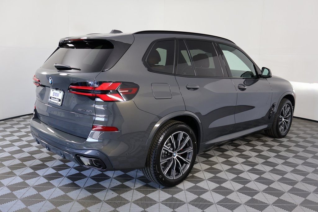 Used 2026 Dravit Gray Metallic BMW sDrive40i image 2