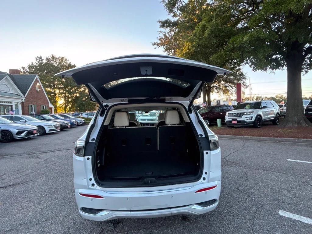 Used 2023 White Buick Avenir image 35